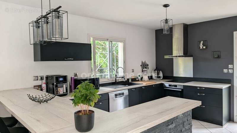 Maison familiale 127m² - 4 chambres - Terrain 1200m² - Piscine - photo 2