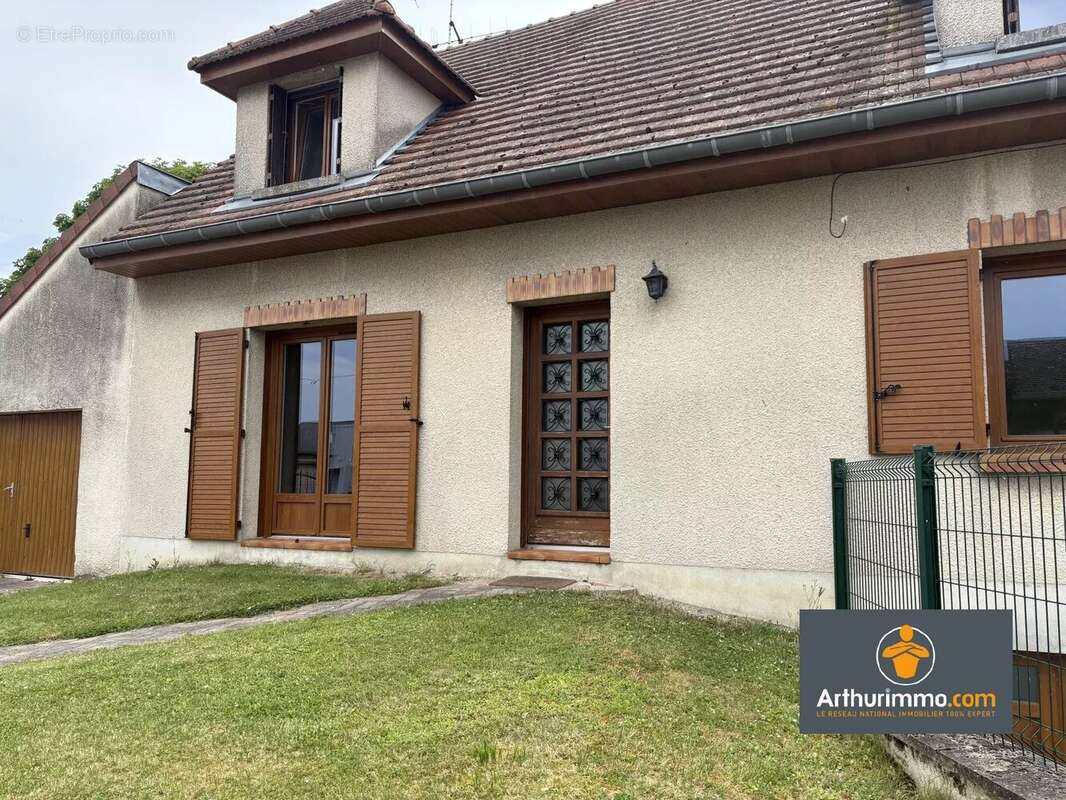 Maison à NEUFCHATEL-SUR-AISNE