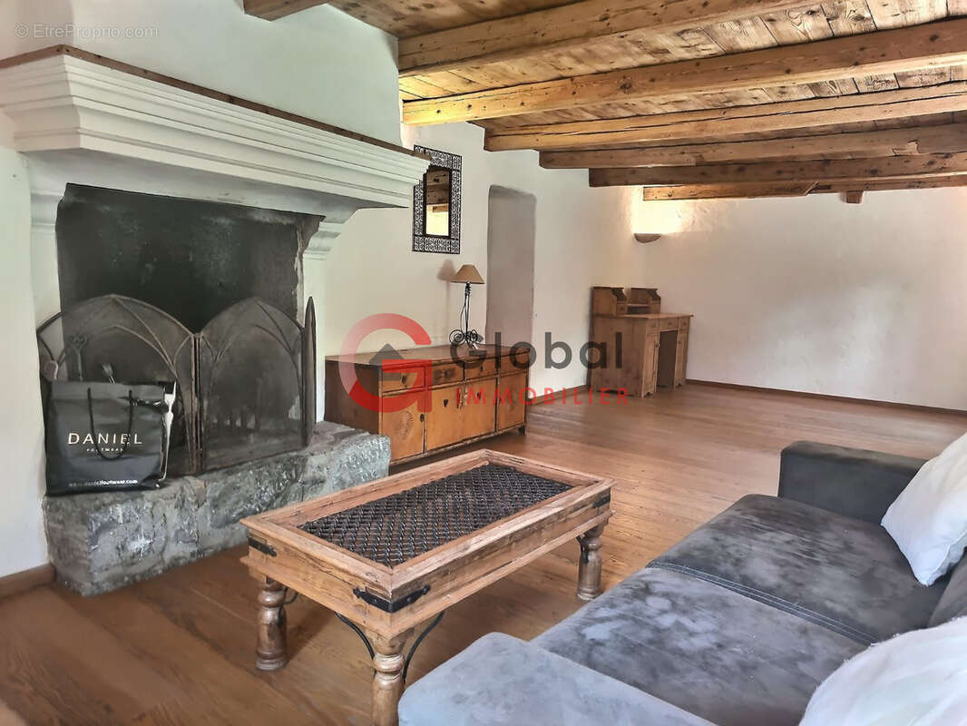 Appartement à LES ALLUES