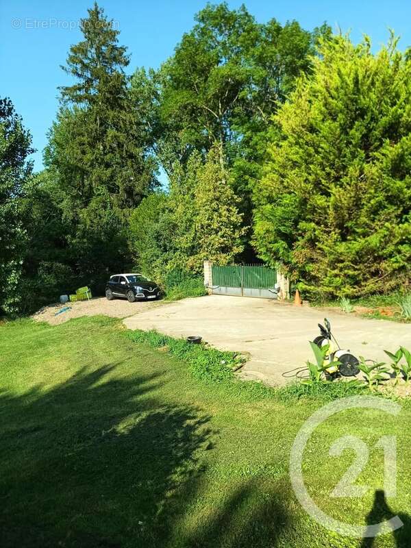 Maison à ESCOLIVES-SAINTE-CAMILLE