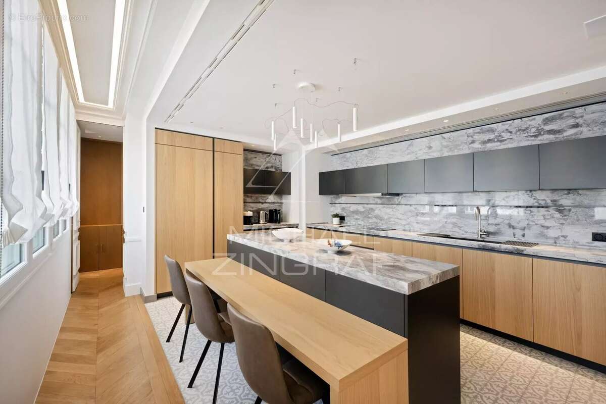 Appartement à PARIS-7E