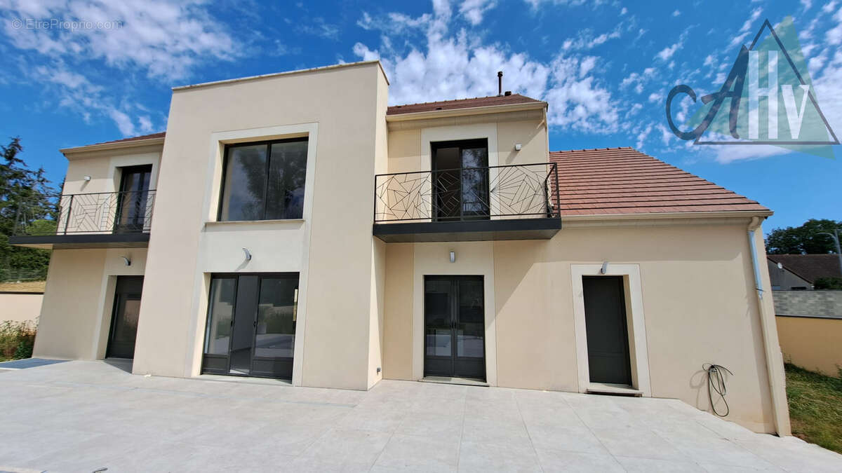 Très proche SENS - Maison neuve de 212 m2 avec 5 chambres, garage, piscine et jardin. - photo 21