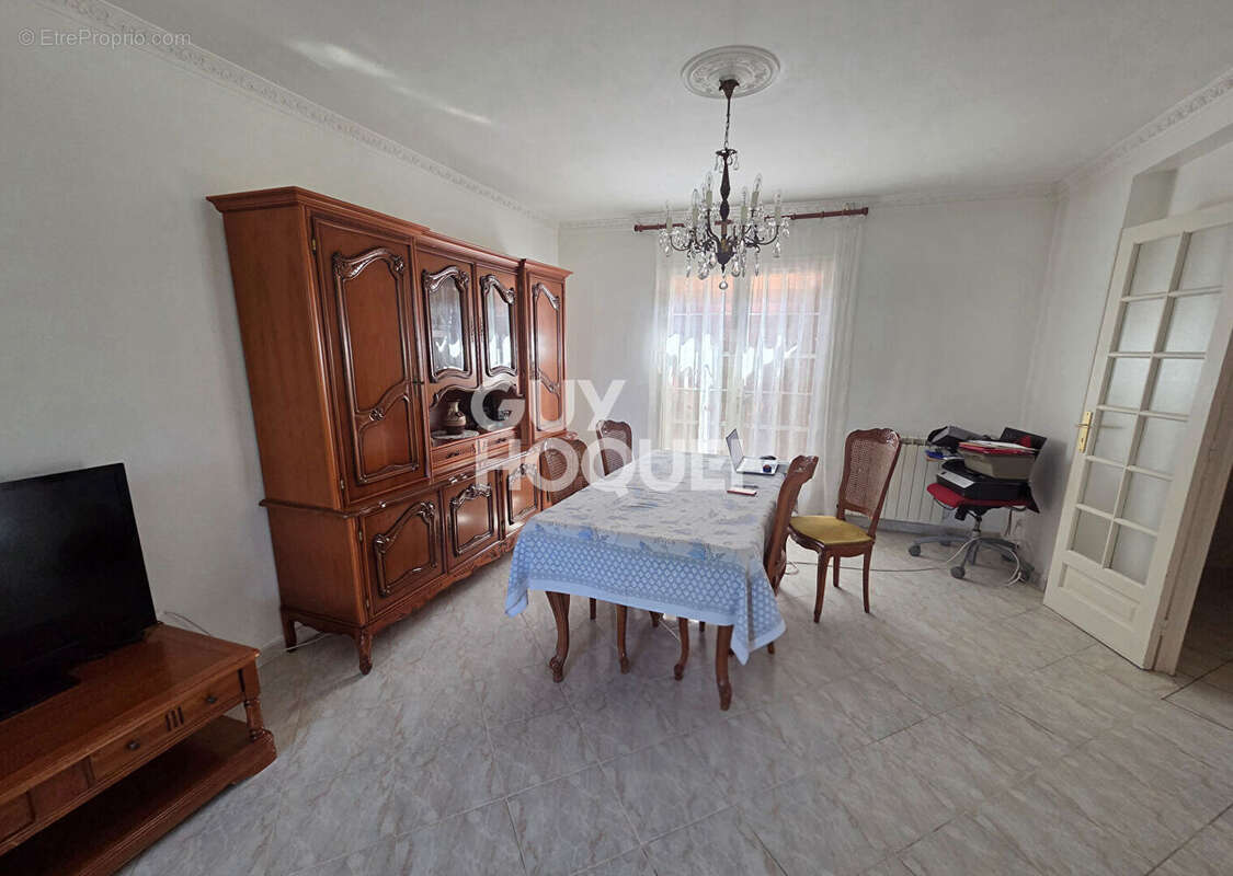 Marseille - Maison familiale T6 de 110 m² avec jardin, garage et 5 chambres - photo 3