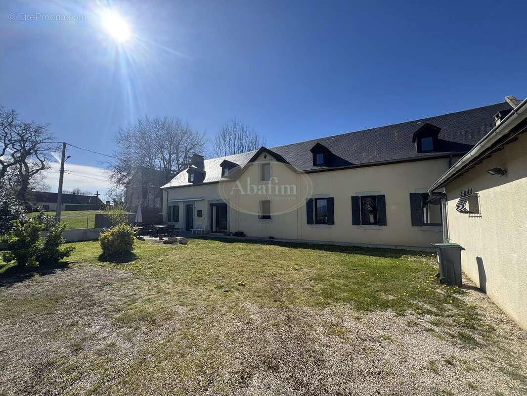Maison à OLEAC-DESSUS