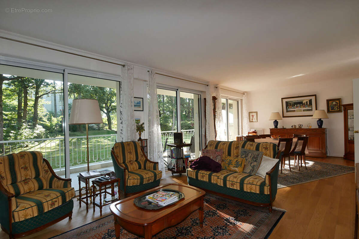 Appartement à AVRILLE