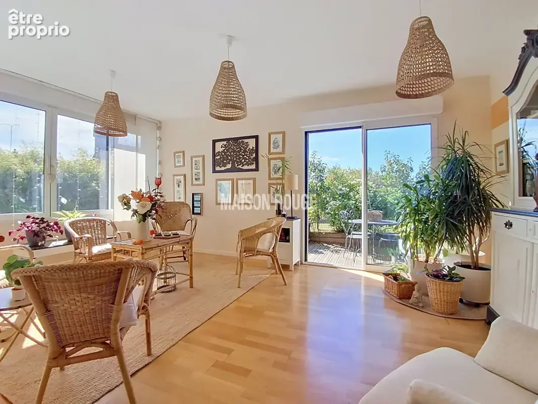 Élégante maison familiale rénovée, cinq chambres, jardin paysager - Coup de coeur assuré - LANGUEUX - photo 6