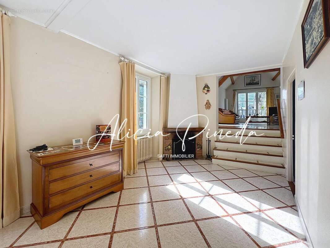 Photo 3 - Maison à CRESPIERES