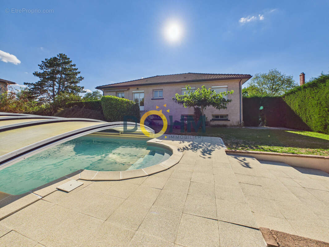 EN EXCLUSIVITÉ   Maison individuelle rénovée avec piscine   Saint-Just-Saint-Rambert - photo 3