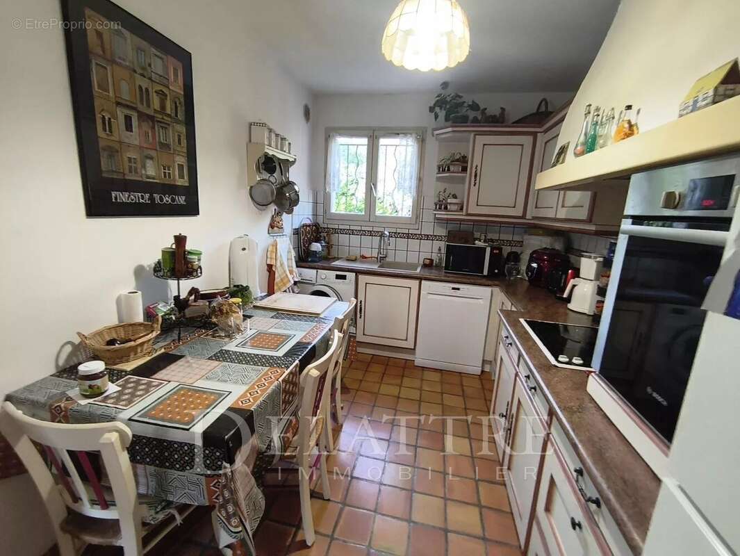 Maison à CHATEAUNEUF-GRASSE