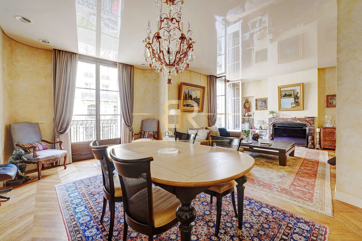 Appartement à PARIS-7E