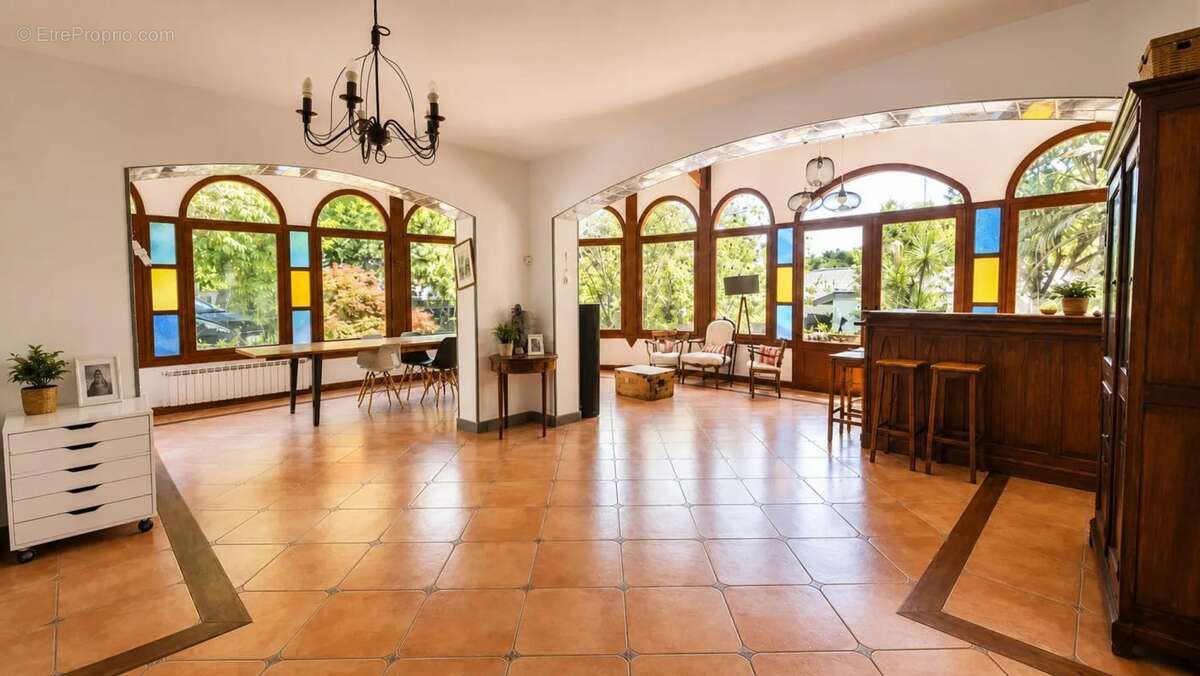 Maison de 10 pièces de 258 m² à Bayonne - photo 2