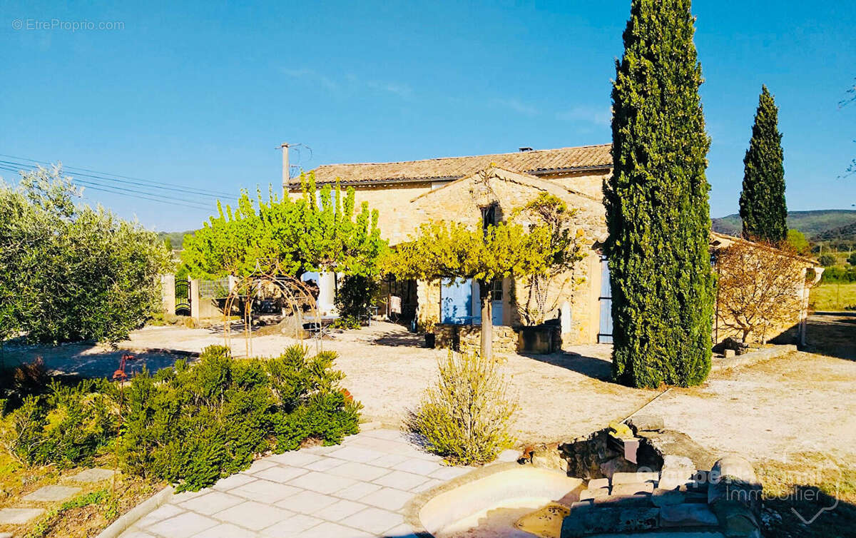 Maison à SAINT-LAURENT-DE-CARNOLS