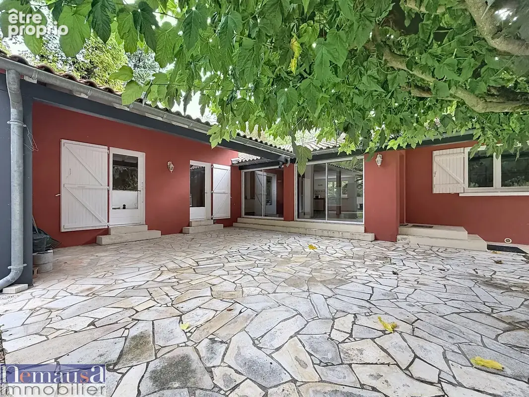 A vendre - nîmes   belle maison de plain-pied de 150 m2 avec piscine sur une parcelle de 2 100 m2 - photo 8