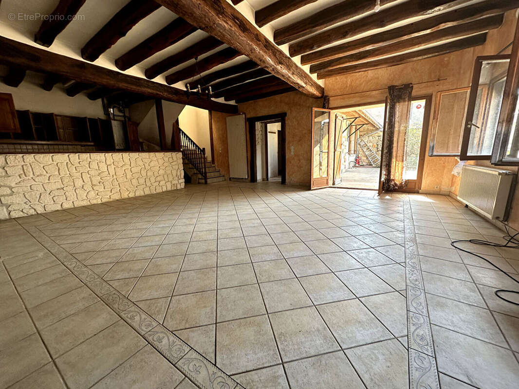 Maison à VILLENEUVE-LA-GUYARD