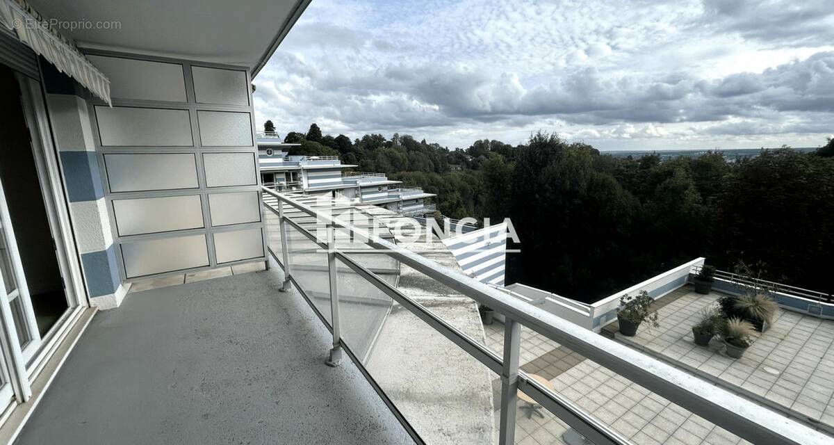 Appartement à MONT-SAINT-AIGNAN