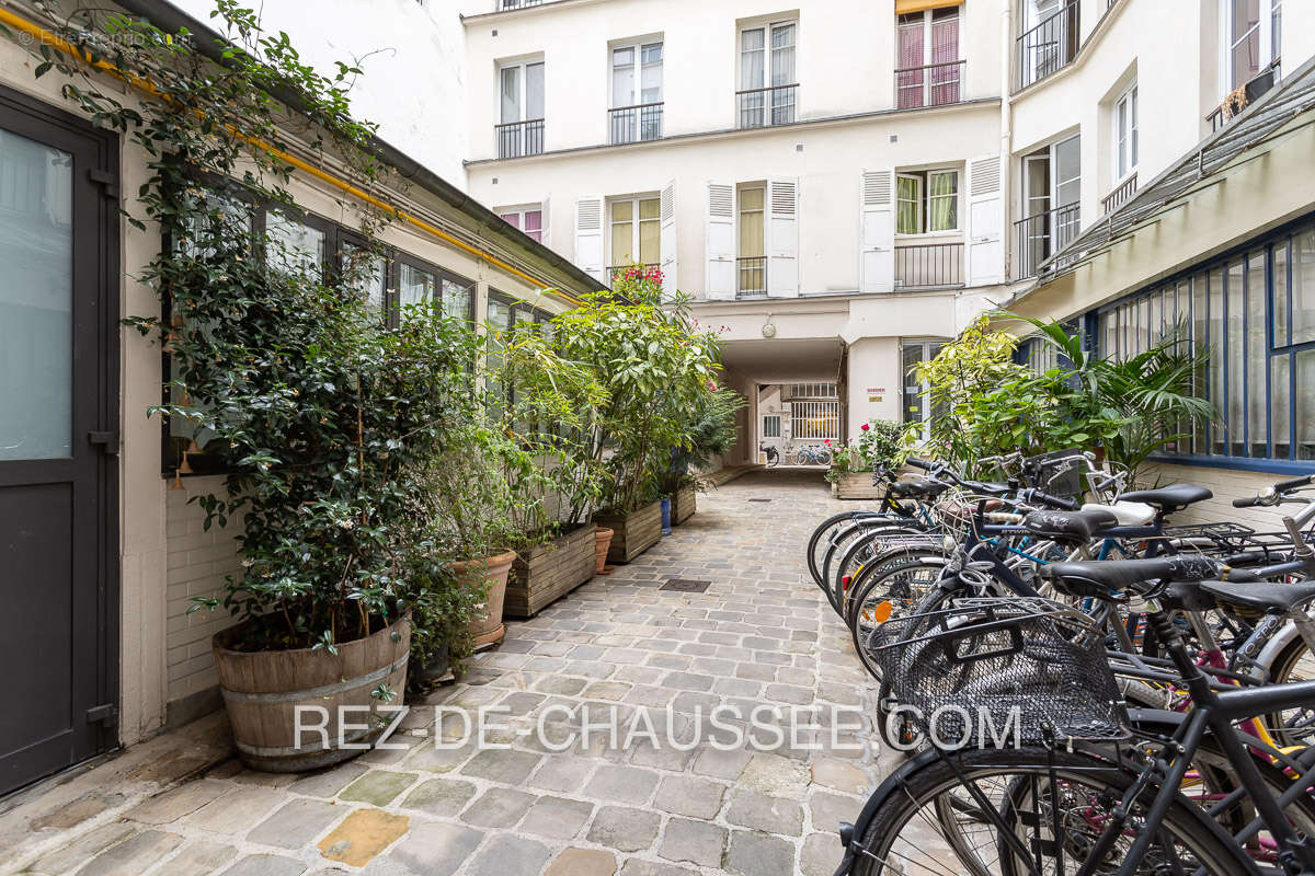 Republique bureaux et atelier d'artiste - photo 13