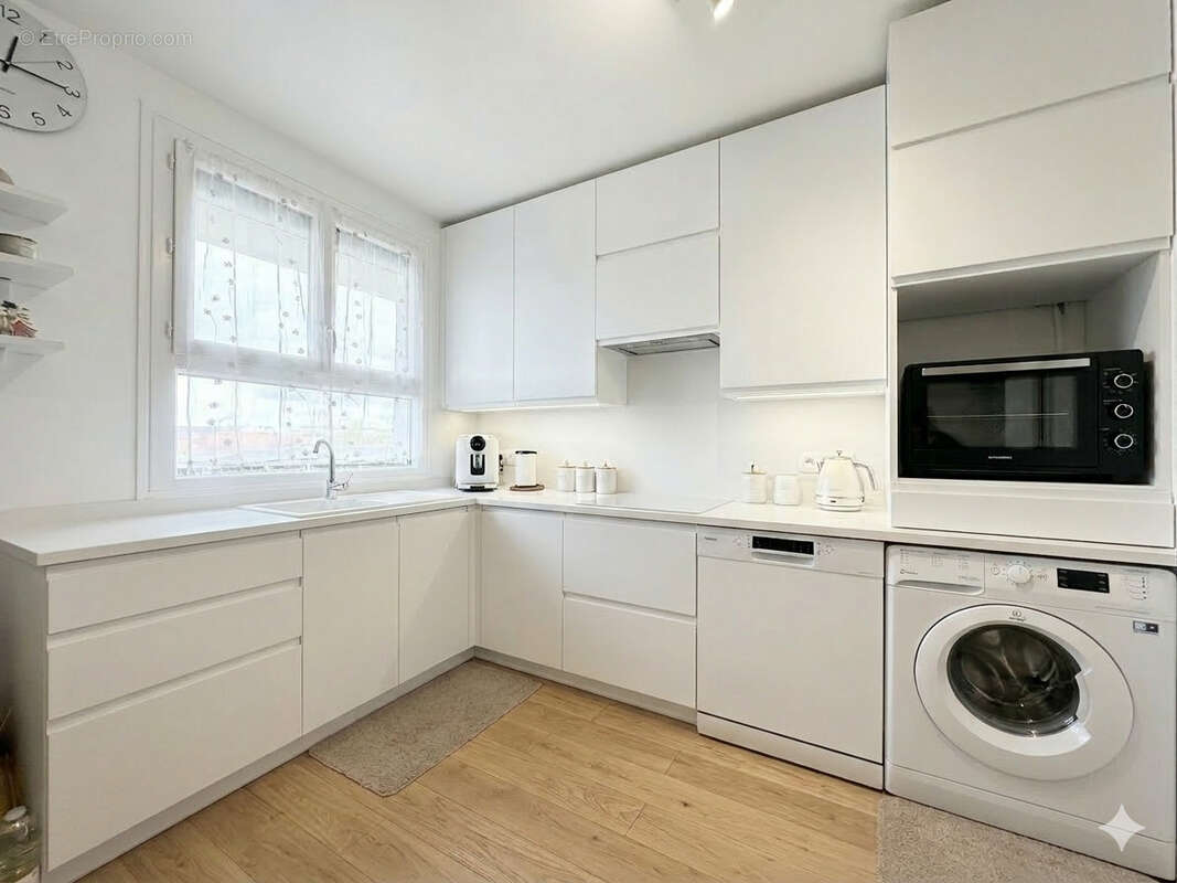 Appartement à COURBEVOIE
