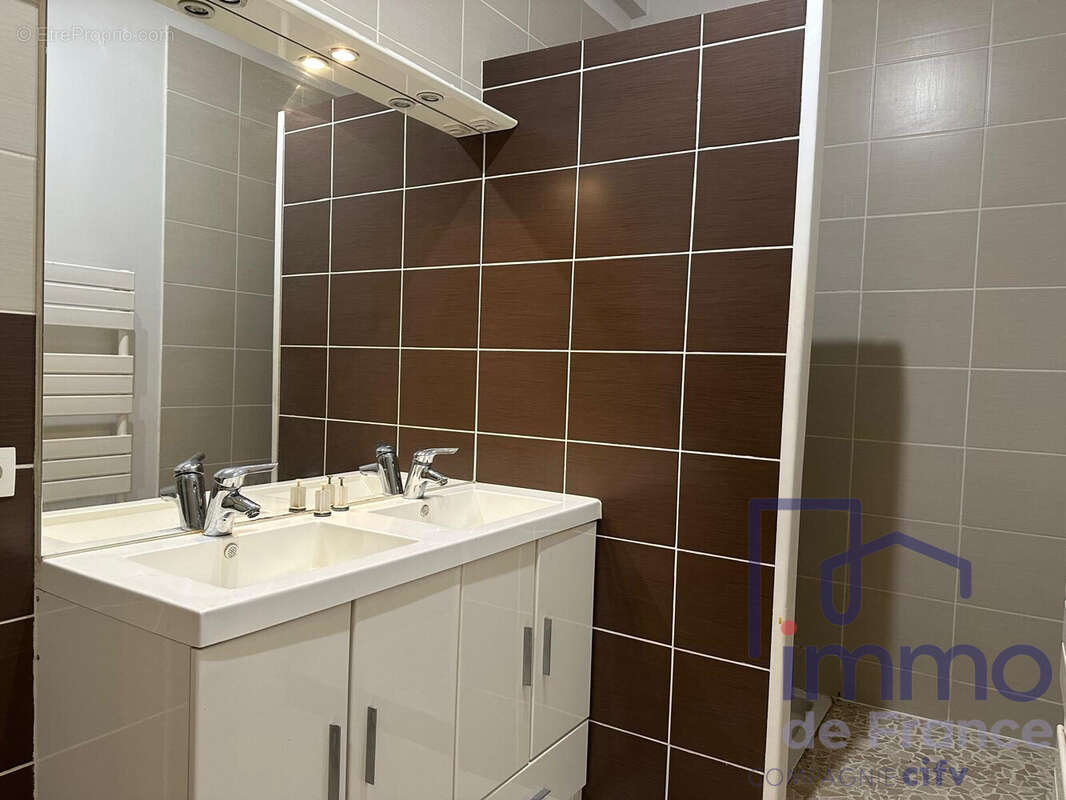 Appartement 49 m² à Saint-Etienne  - photo 8
