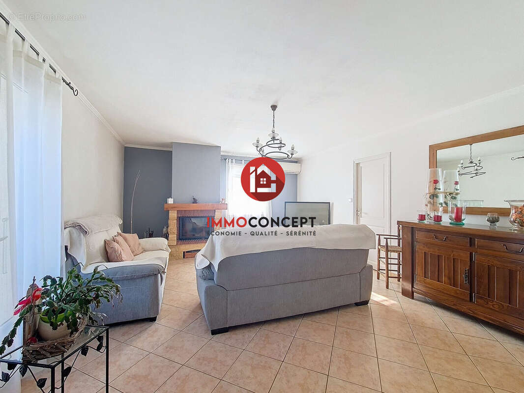 Maison à SAINT-LAURENT-DES-ARBRES