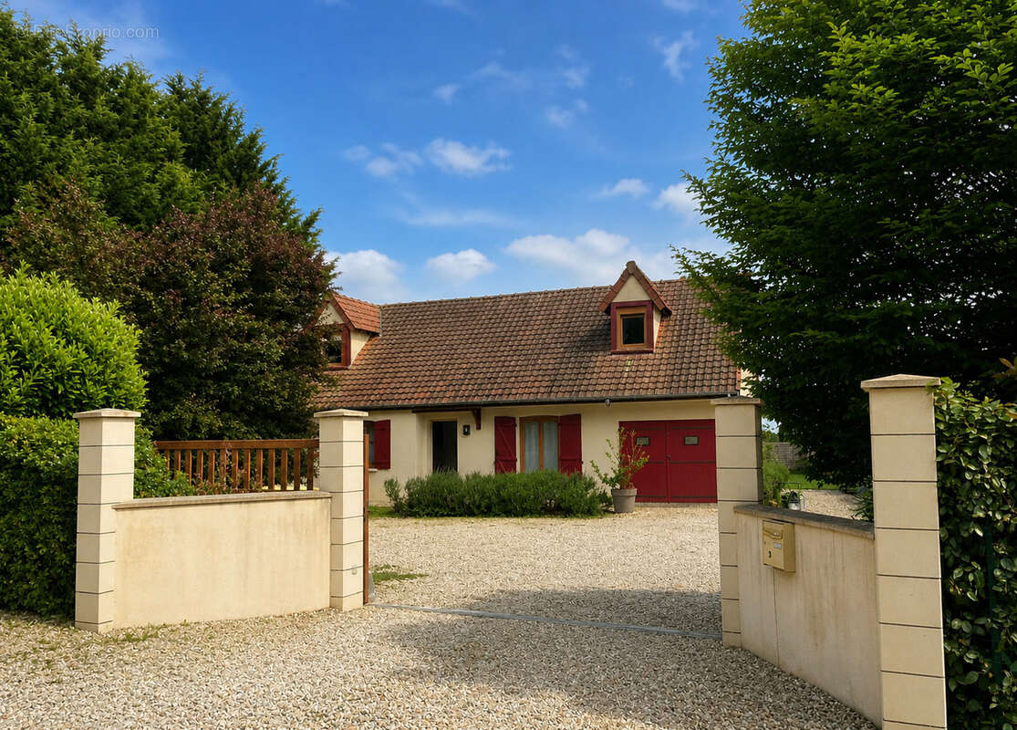 Maison à SAINT-ELOY-DE-GY