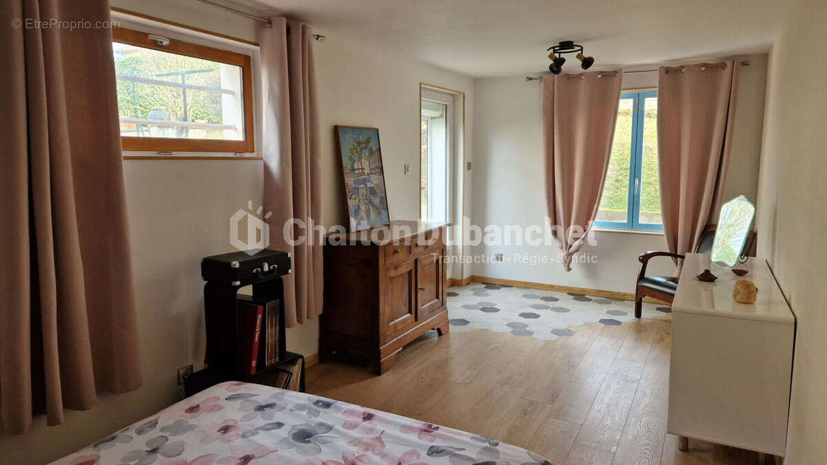 Maison à PANISSIERES