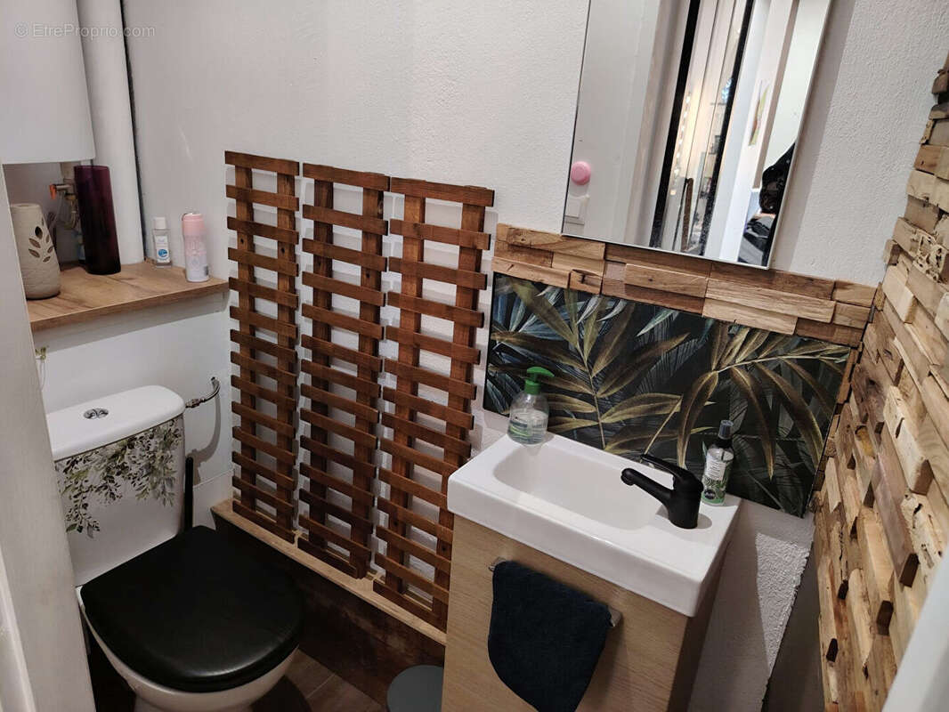 Commerce à ENTRAIGUES-SUR-LA-SORGUE