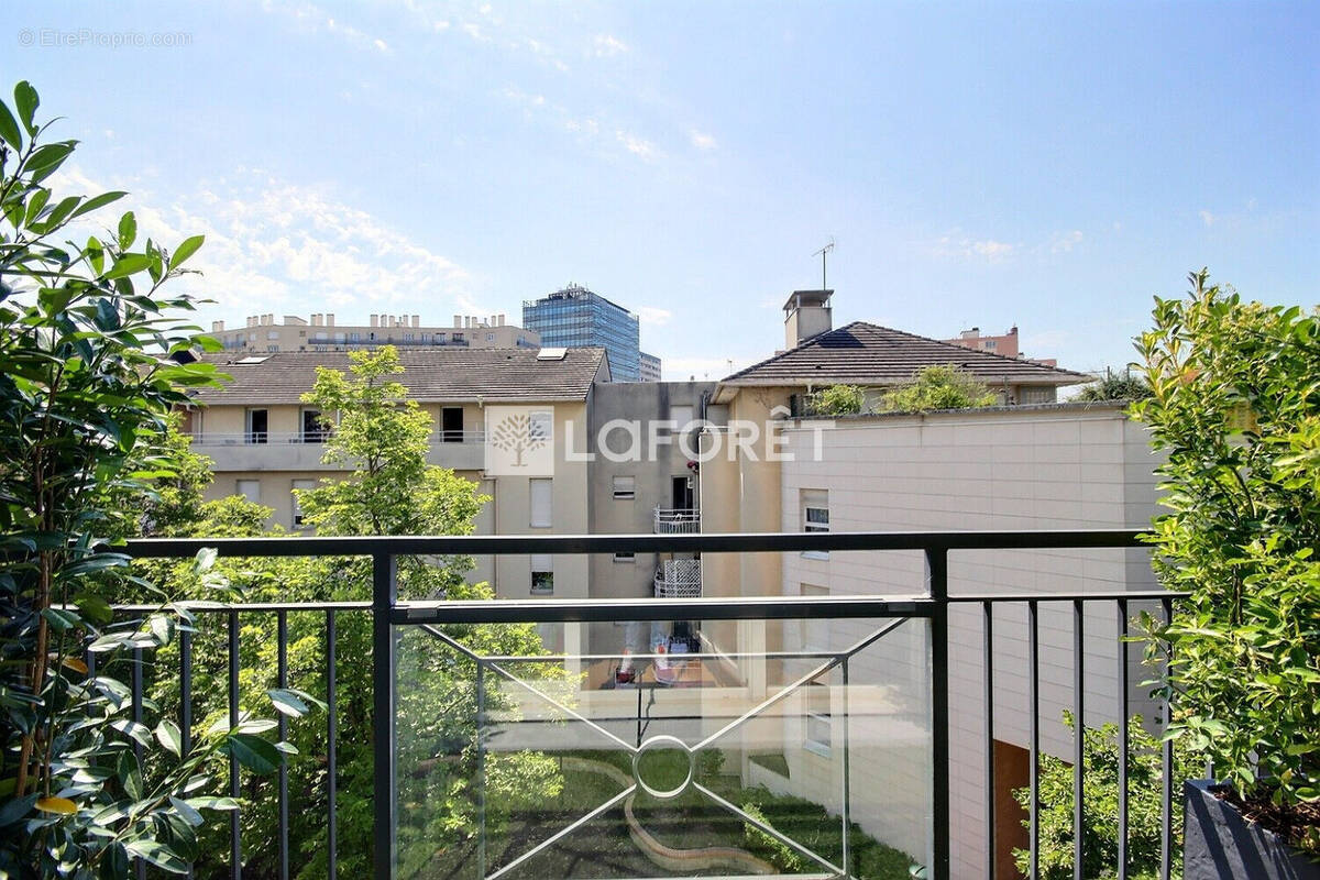 Appartement à LA GARENNE-COLOMBES