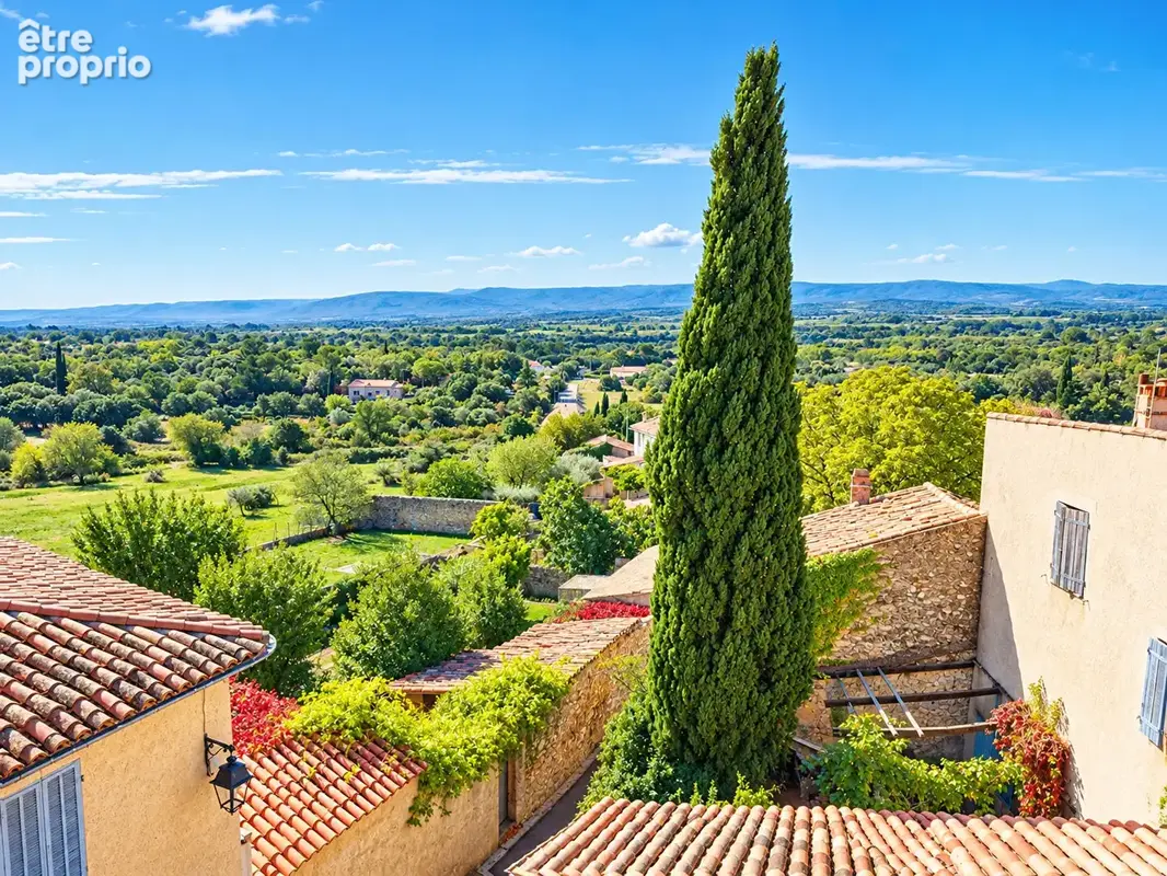 RÉGUSSE : maison de village , 3 chambres, bureau avec vue dégagée et cave - photo 1