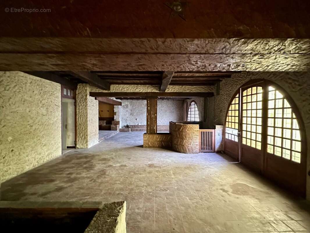 Ancien commerce à vendre, avec possibilités de faire des appartements - photo 2