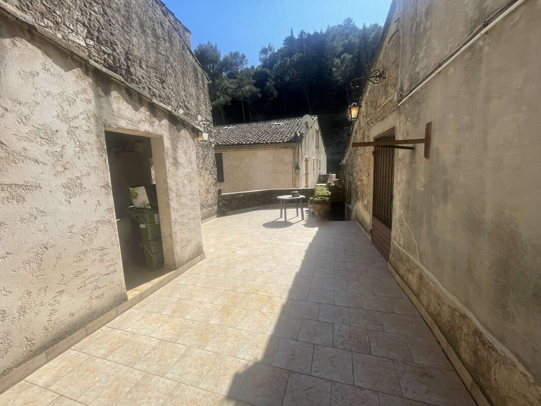 Maison à SAINT-GUILHEM-LE-DESERT