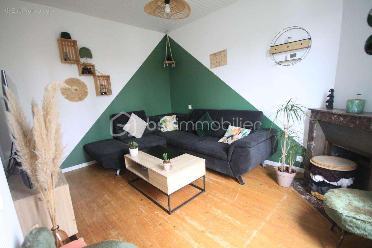 Maison à D&#039;HUISON-LONGUEVILLE