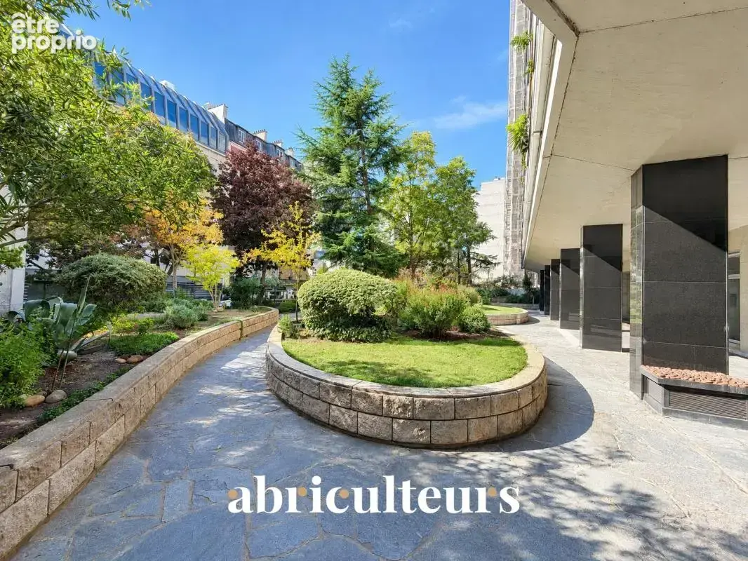 Paris 15e – Studio avec coin nuit et balcon-loggia proche de la tour Eiffel - photo 9