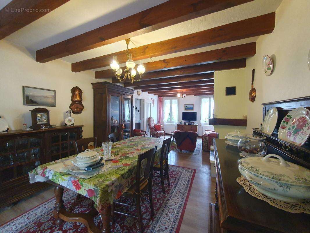 Maison à VILLEMANOCHE