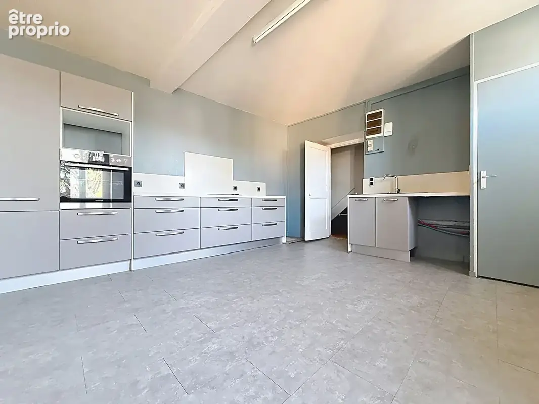 Appartement à SAINT-JEAN-DE-BOURNAY