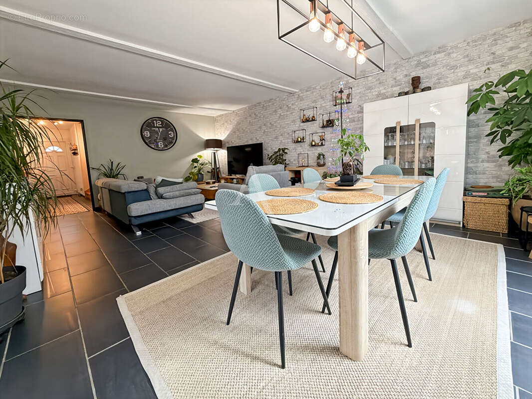 Maison à JOUY-LE-MOUTIER