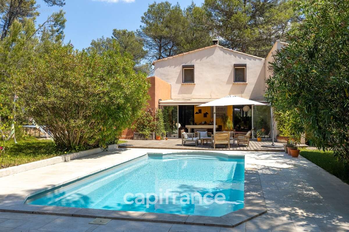 Maison à vendre 7 pièces avec T2 indépendant à Fuveau avec jardin - photo 4