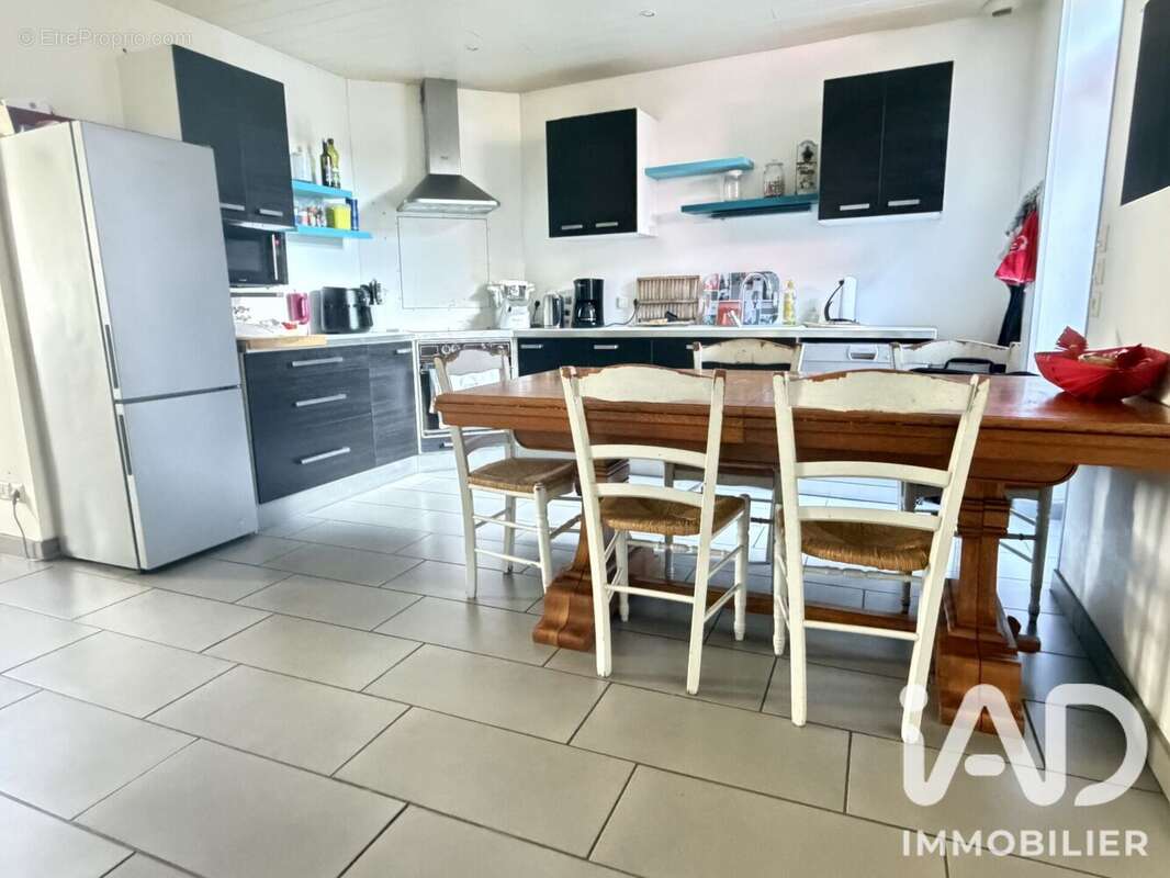 Maison 132 m² à Saint-Amand-Sur-Sevre  - photo 4