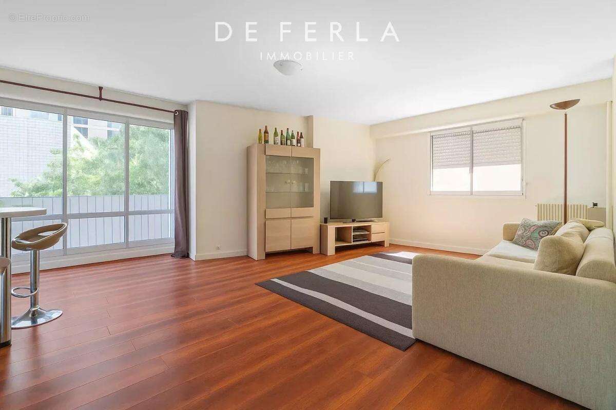 Appartement à PARIS-14E