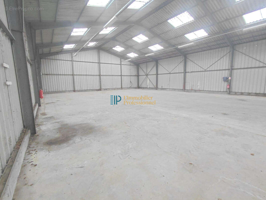 Commerce à SAINT-YVI