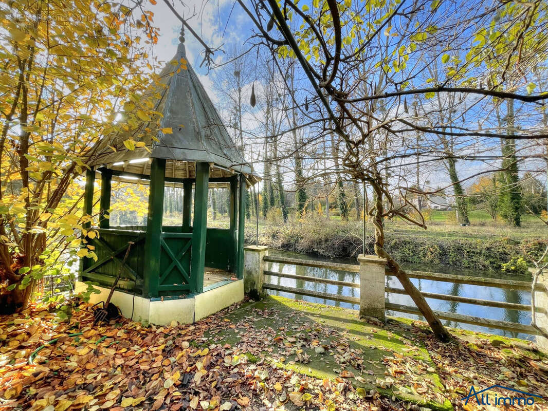 Maison à MANDRES-LES-ROSES
