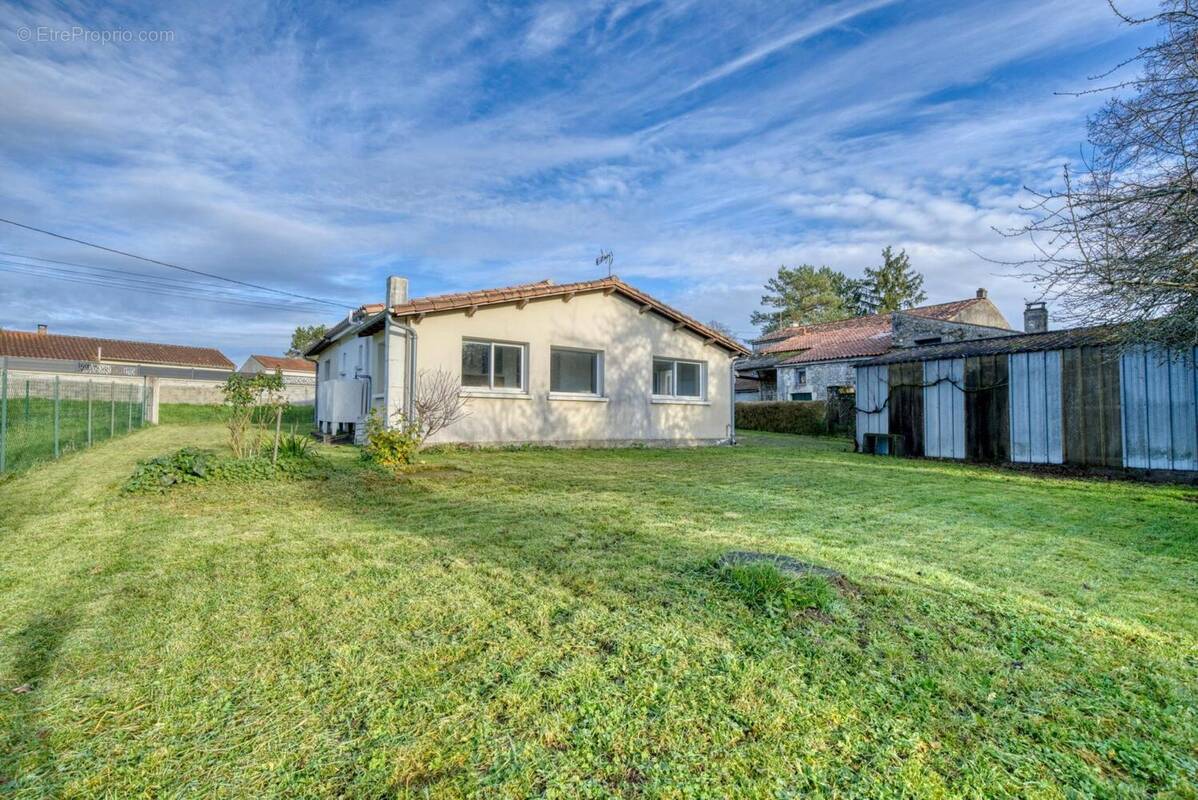 Photo 1 - Maison à LE DOUHET