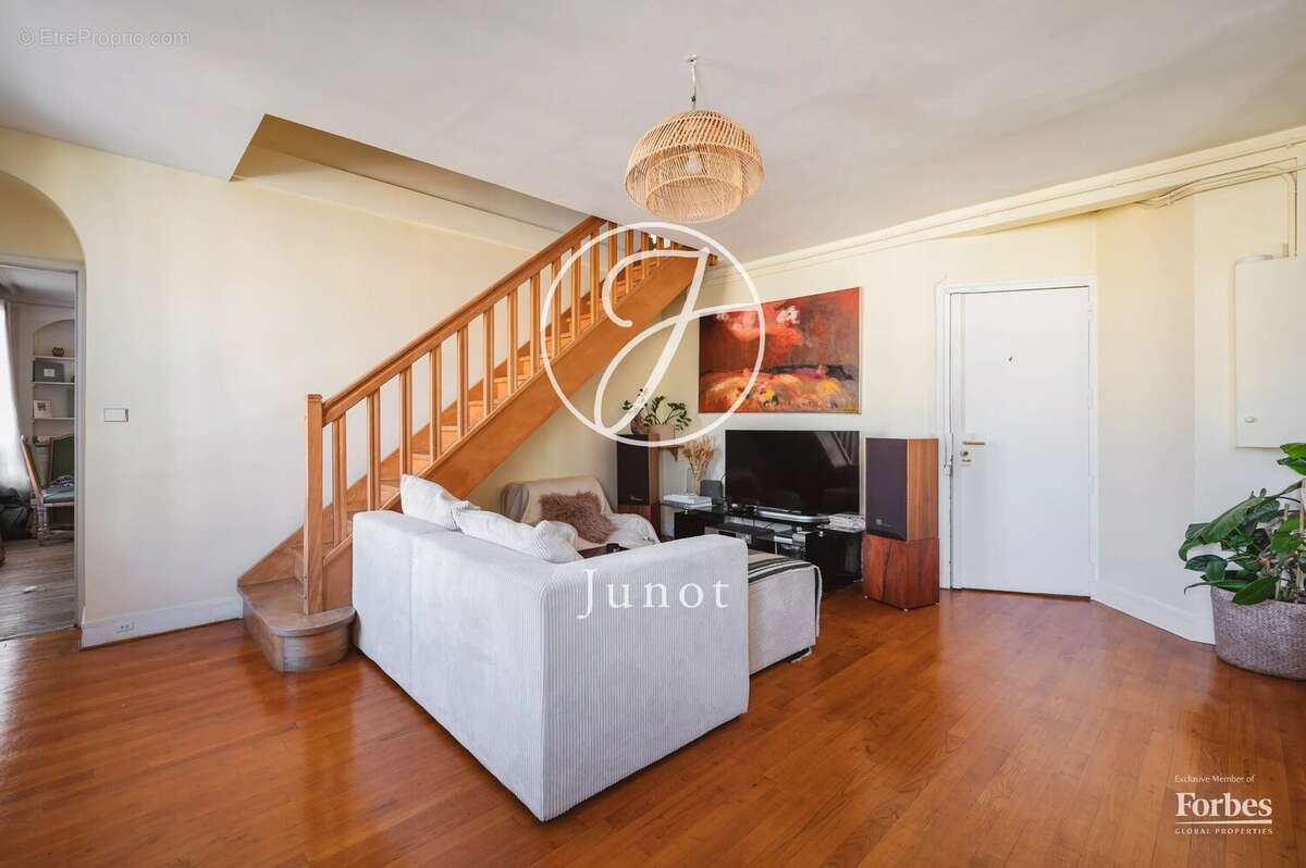 Appartement à PARIS-17E