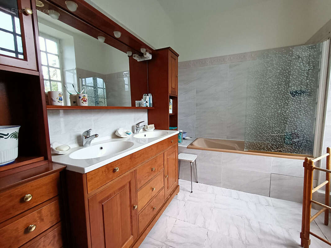 Maison à SAINT-GERMAIN-DE-MARENCENNES