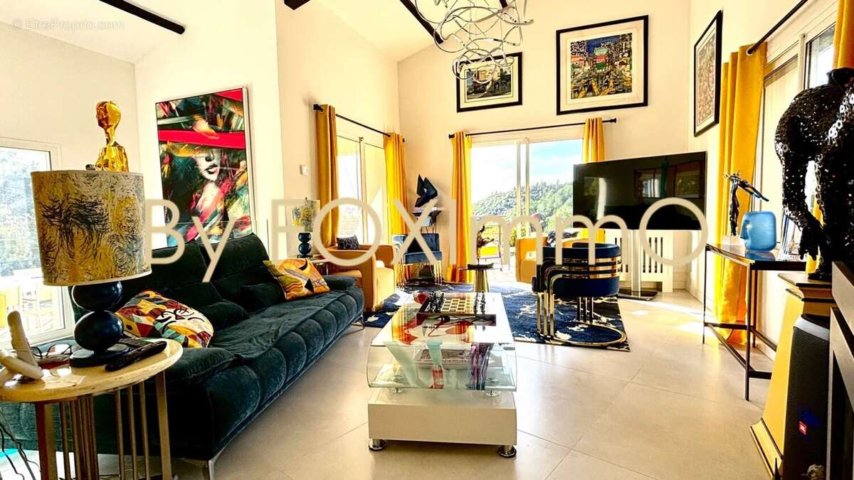 Maison à SAINT-LAURENT-DU-VAR