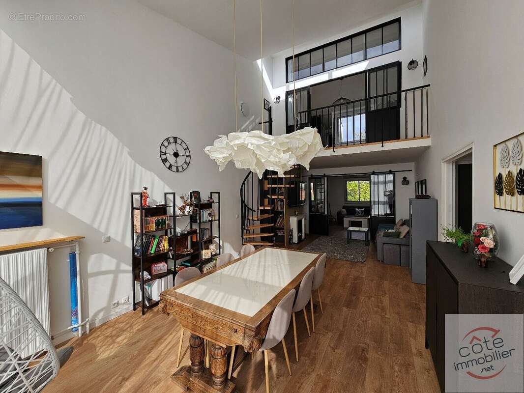 Appartement à SAINT-MAUR-DES-FOSSES