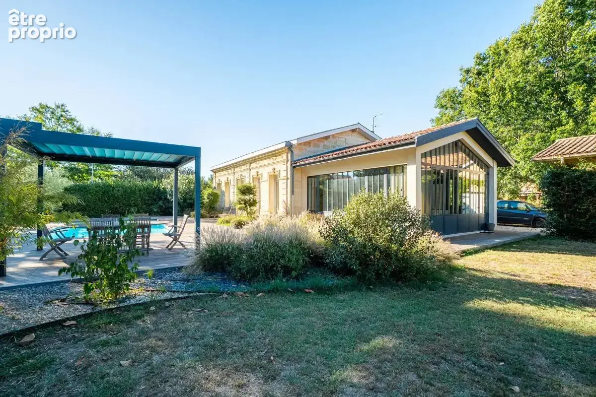 Maison de 9 pièces de 185 m² à Eysines - photo 2