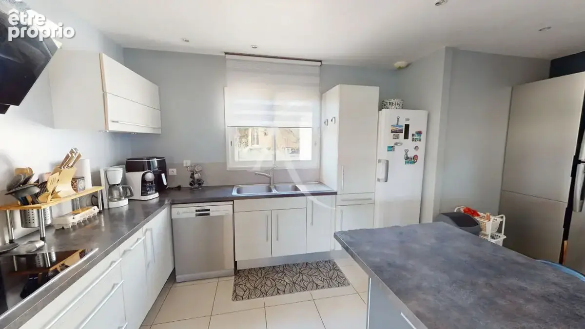 Maison 5 pièces de plain-pied avec piscine et dépendance - photo 7