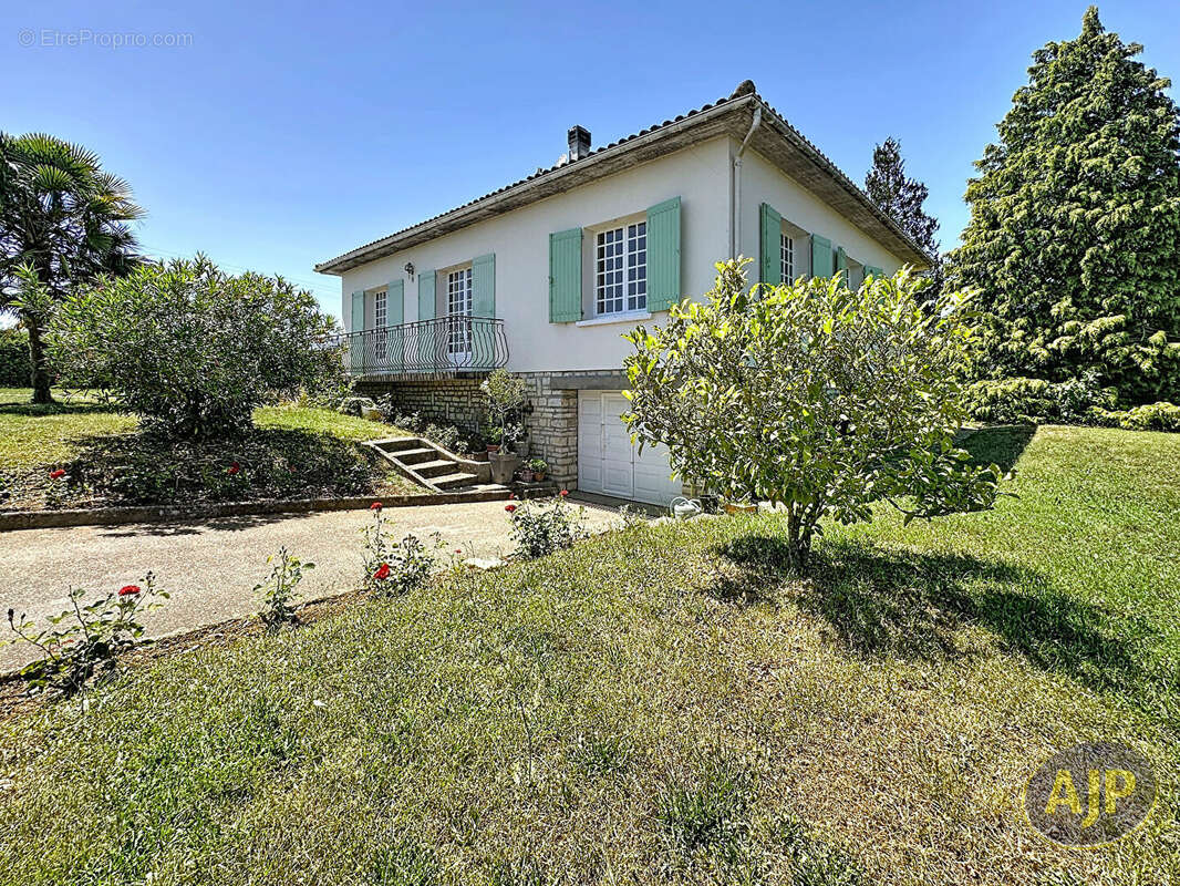 Maison Mosnac 4 pièce(s) 125.39 m2 - photo 3
