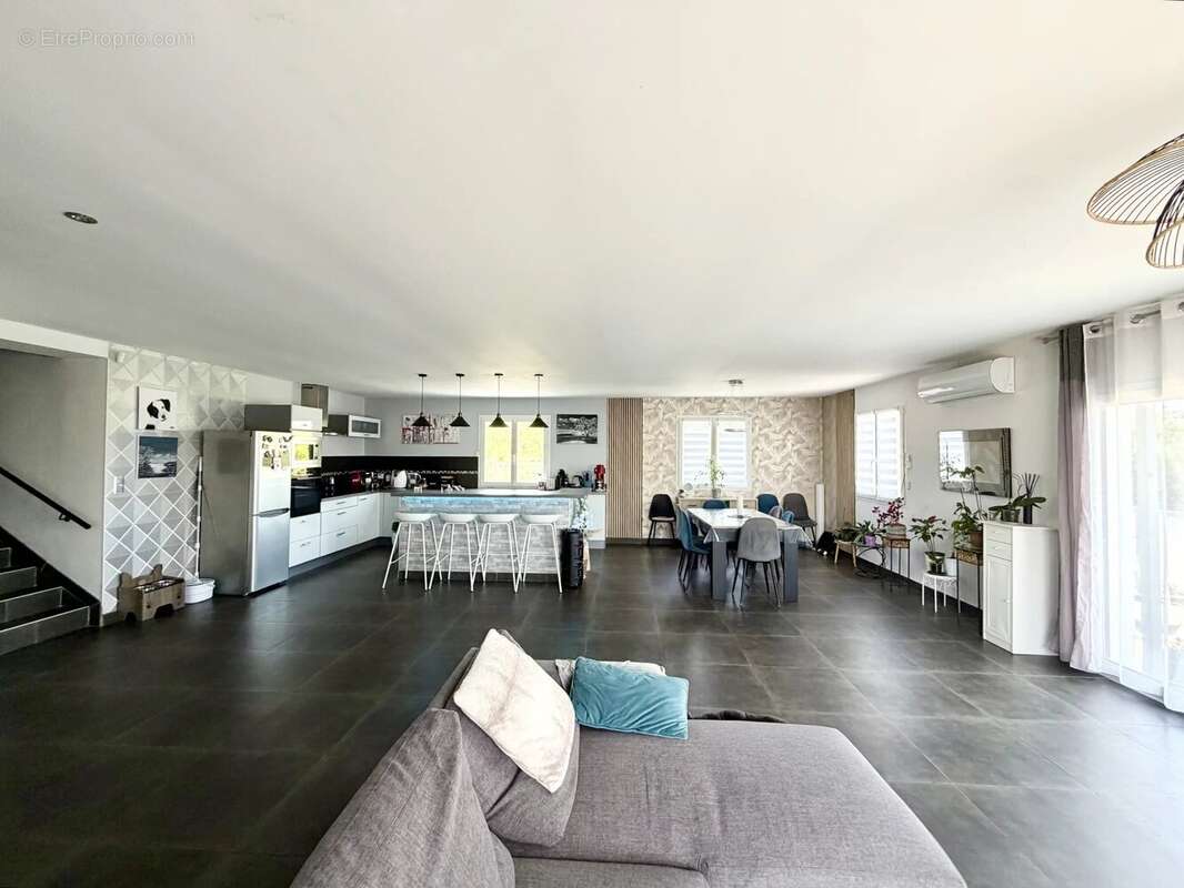 Pérignat-lès-Sarliève : Villa 174m², 4 chambres et spa balnéo - photo 4