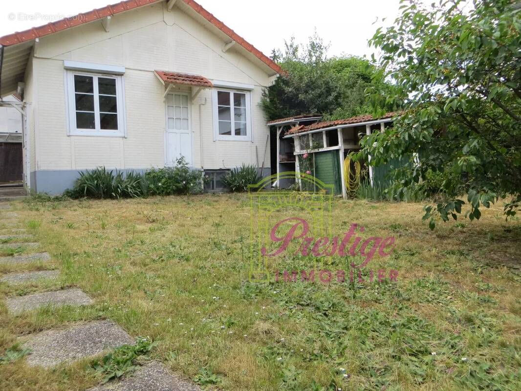 Maison à LE MESNIL-LE-ROI